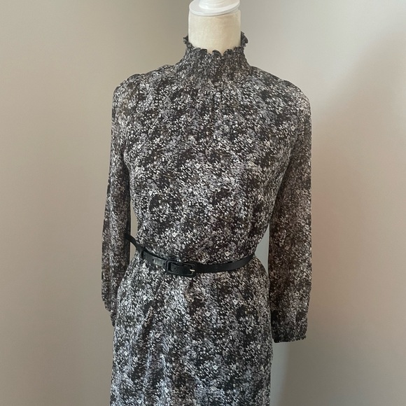 Banana Republic Smocked Neck Maxi - Picture 4 of 9